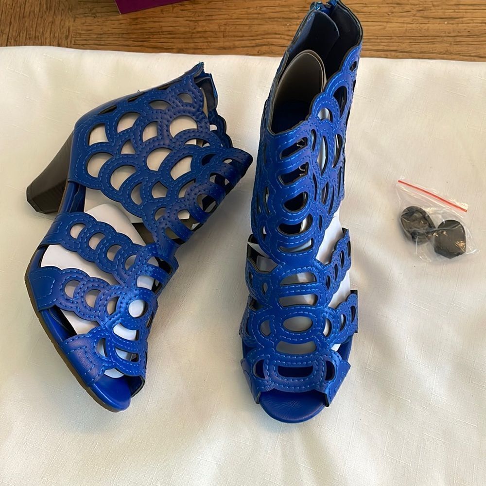 RASOLLI BLUE CUTOUT SHOOTIES.  NEW.